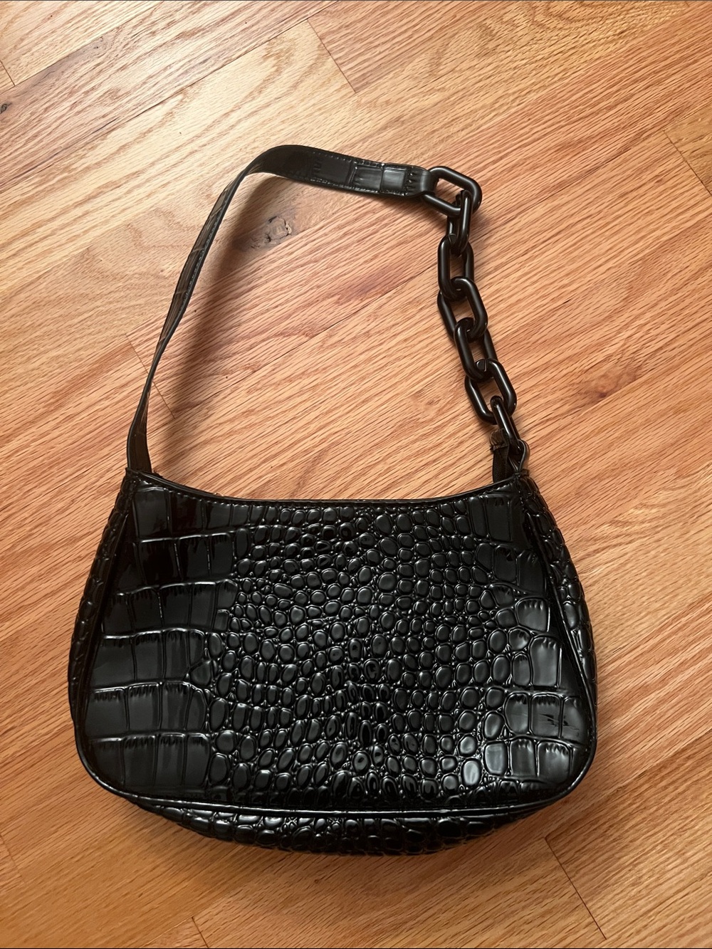 Amazon Black Croc-Embossed Shoulder Bag with Chain-Link Accent
